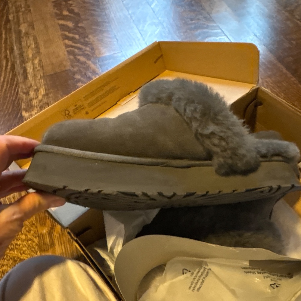 Ugg Platform - Size 7 - image 3